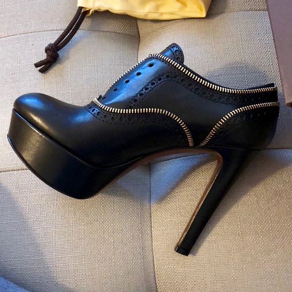 Louis Vuitton Shoes - Picture 4 of 7